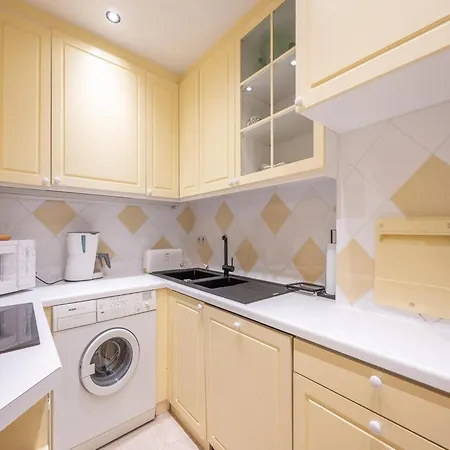 In Near Casino And * كنوك هايست