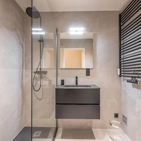 In Near Casino And شقة كنوك هايست